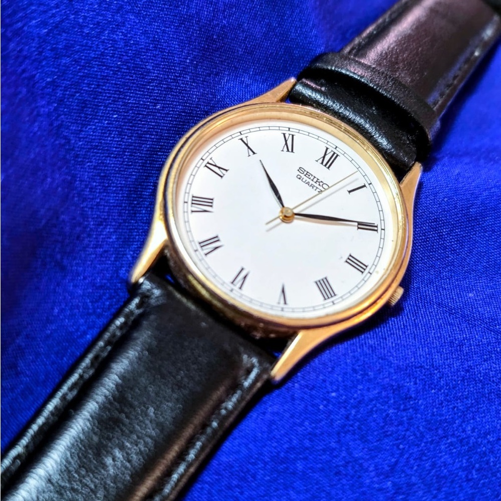 Seiko Vintage Classic Black and White Mens Dress Watch